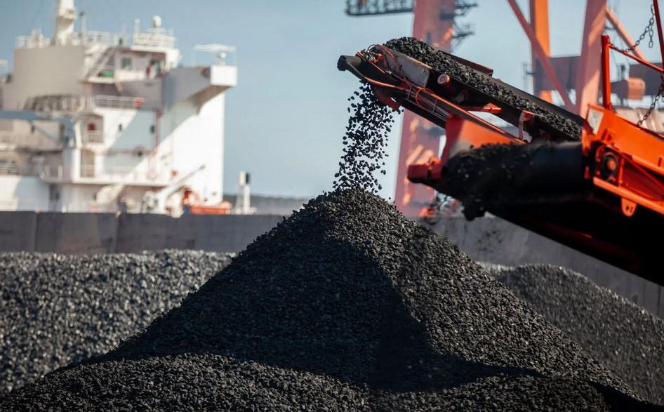Loading coal at port